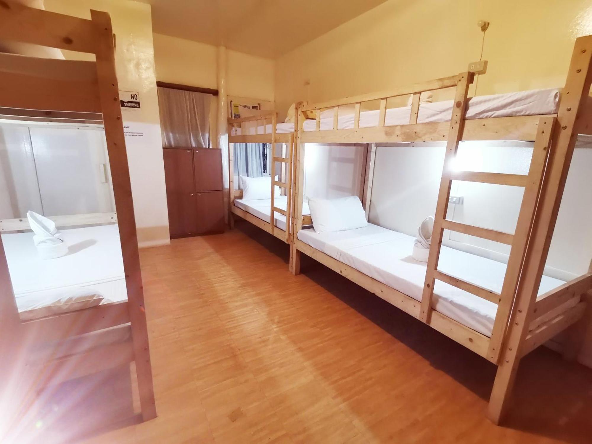 Coron Town Traveller'S Dormitory Exteriör bild